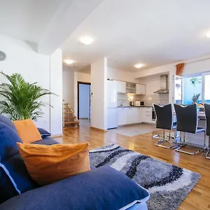 https://rainbow-apartments.hotelinzadar.com