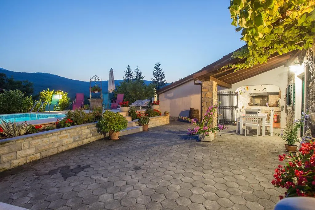 Captain'S Villa With Swimming Pool Jurdani